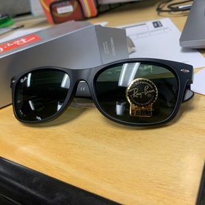 💕sold💕  Ray-Ban Wayfarers NEW